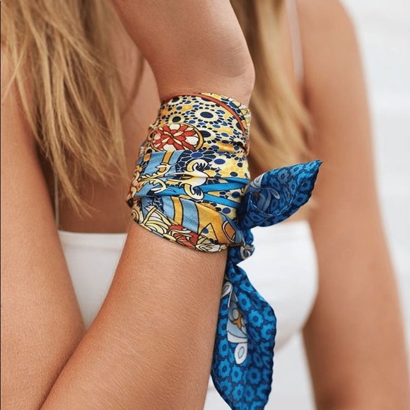 💕LAST ONE Floral silky scarf Hair Scarf - Picture 6 of 8